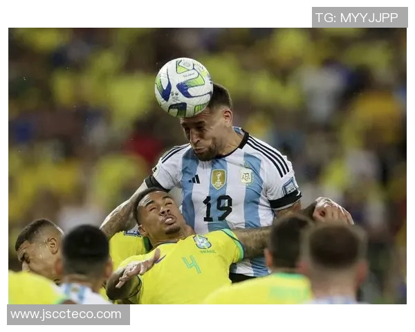 弗洛与拉素的对决：足球战术与激情的巅峰较量